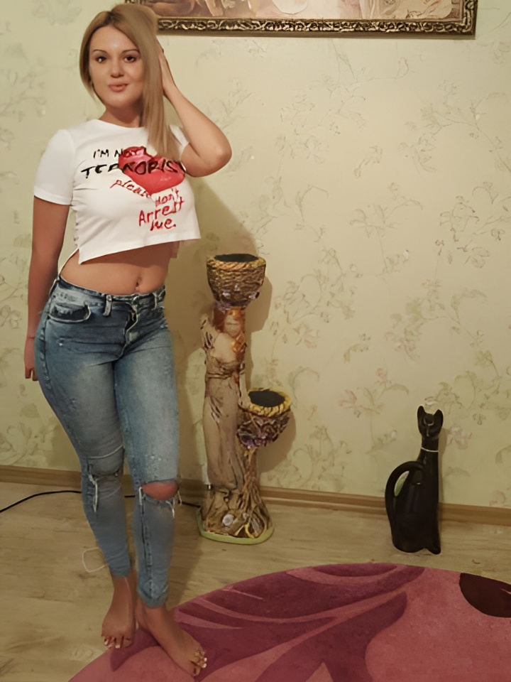 Юлия привлекальеная девушка из Барабаш цена от 2000 руб