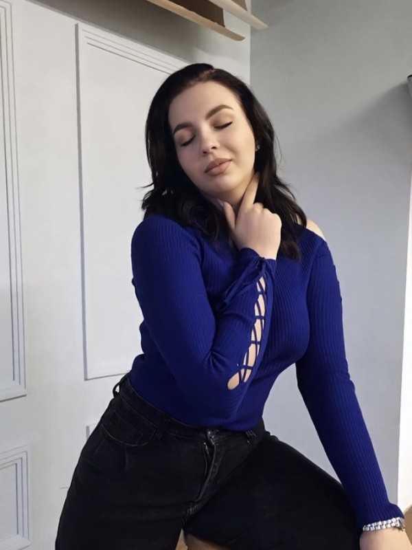 🎥 Дуня привлекательная девушка из Барабаш цена от 7000 руб