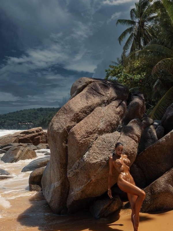 Марьяна привлекательная девушка из Барабаш цена от 7000 руб